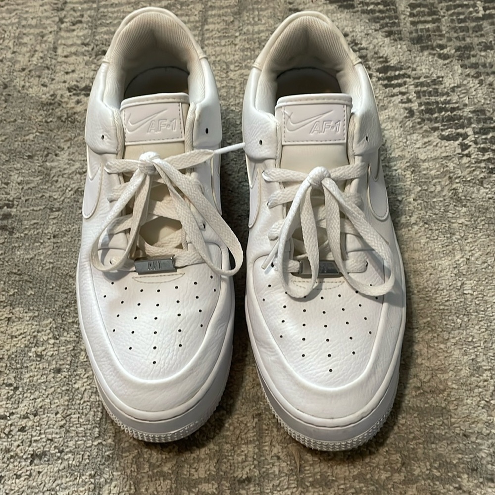 Very popular Ladies Nike Air Force 1 Sage low triple white shoes. Ladies Sz 11.5